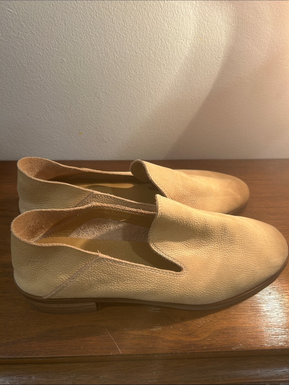 Lucky Brand Beige Leather Slip-On Loafers Size 7
